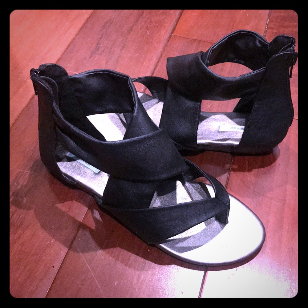 Women’s Kimchi Blue black sandals SZ 6.